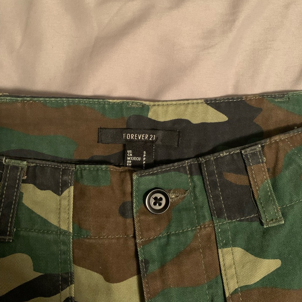 Forever 21 Camo Scrunch Pants. size s